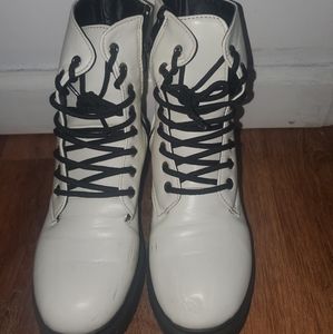 Combat boots